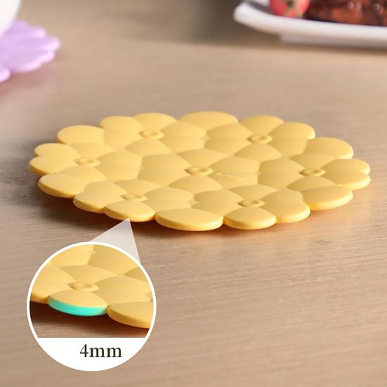 Thick Silicone Trivet Mat Flower Shape Heat-Resistant Placemat for Pots Pans Dishes Non-Slip Scratch-Proof Kitchen Table Protector