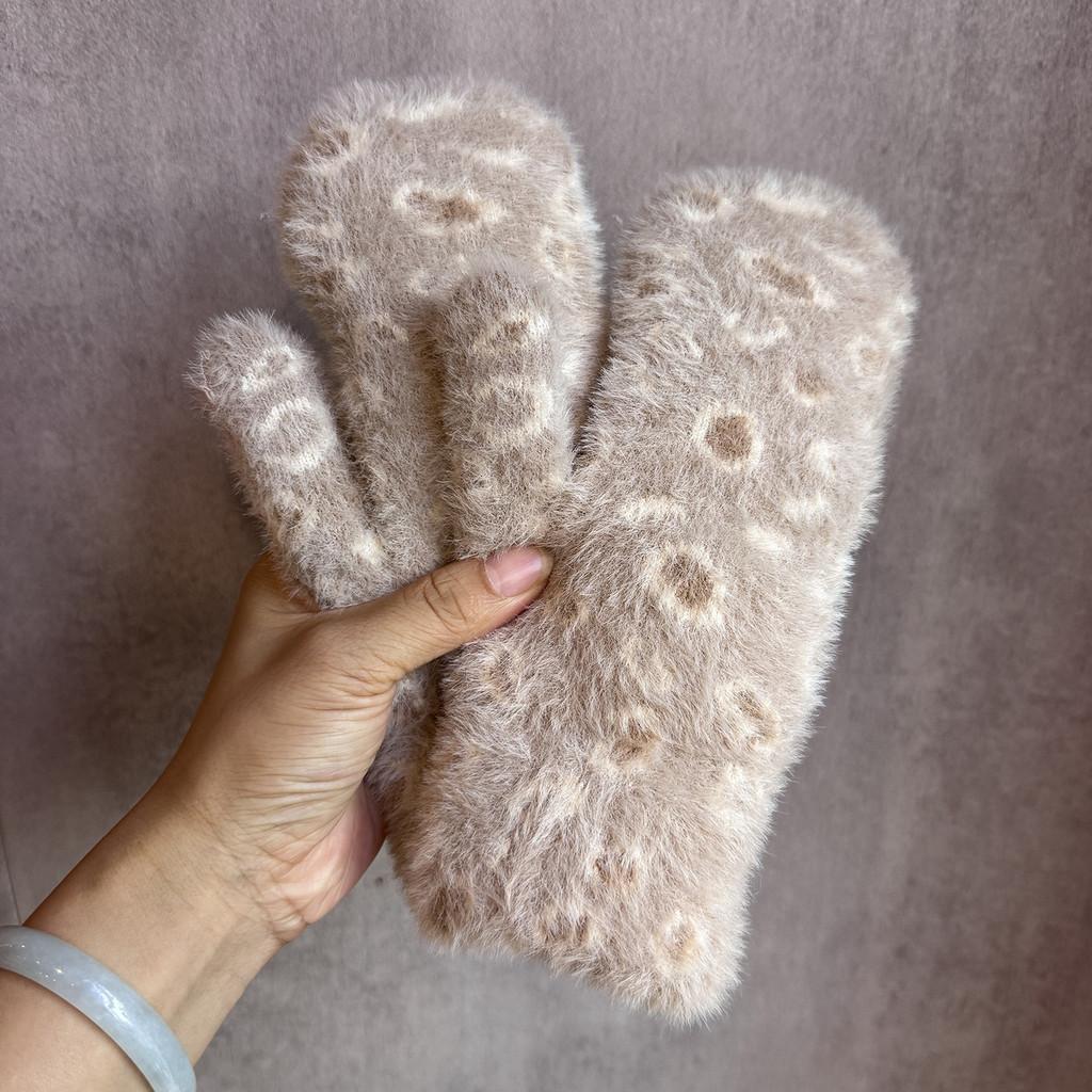 

Womens Winter Gloves With Faux Fur Lining For Cold Weather Commuting хакі