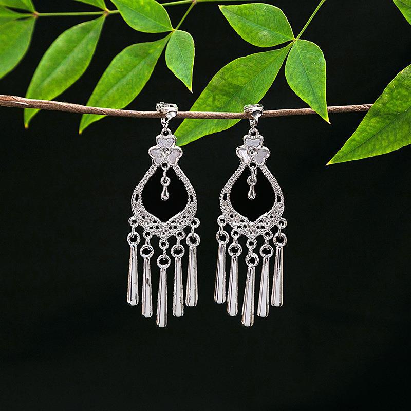 European and American cross-border ethnic style geometric fringed ear clips, Miao Yin retro and elegant minority earrings without piercings, women