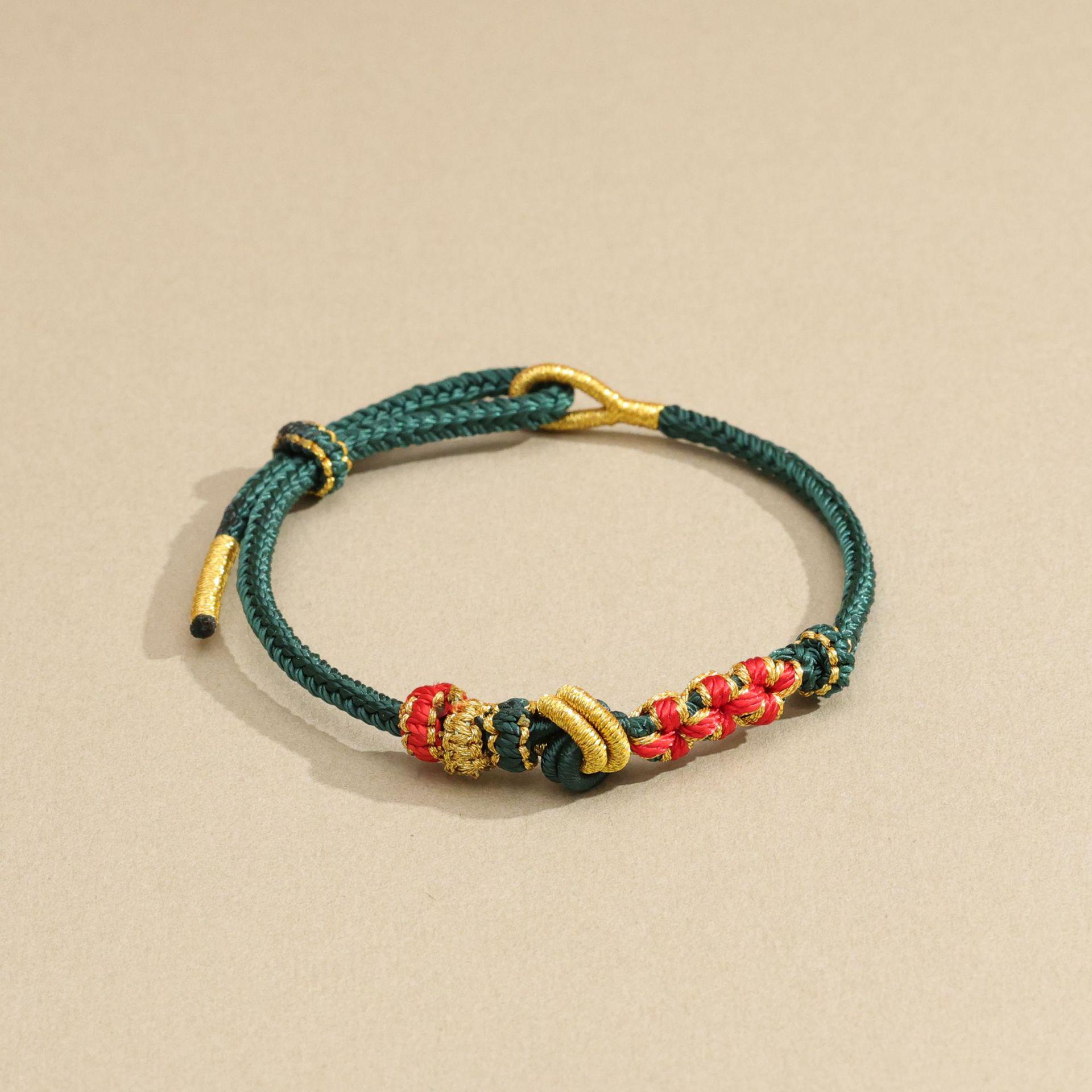 Ручной этнический браслет из красной веревки с бусинами и узлом-ямочкой для самостоятельного нанизывания