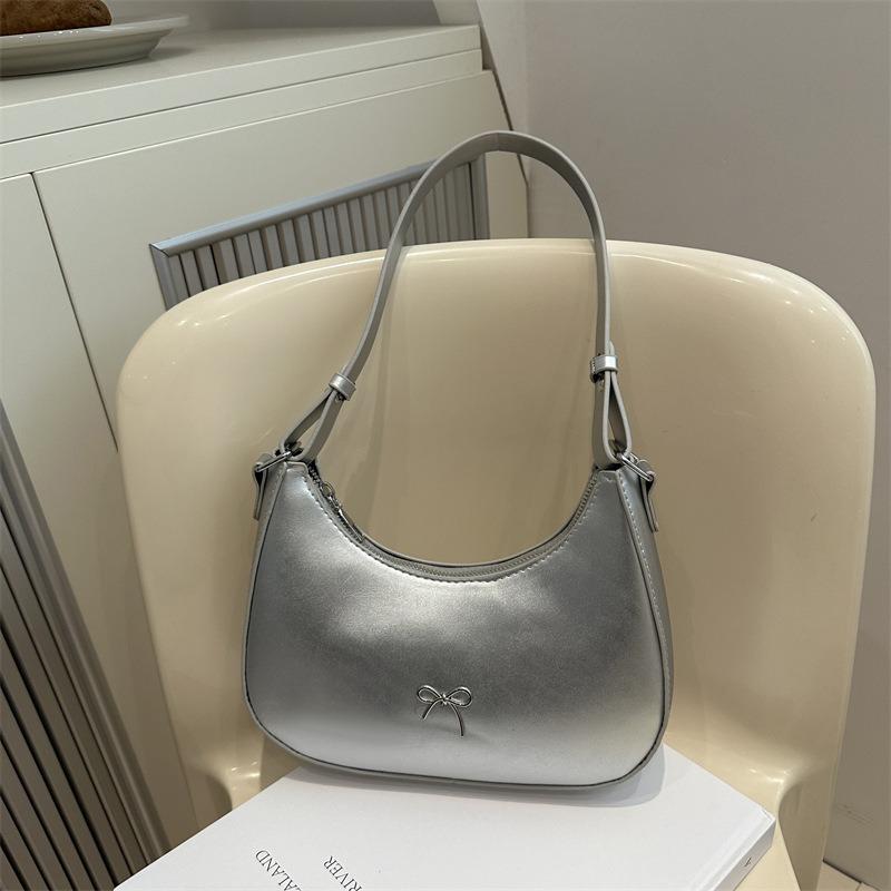 Highend underarm bag women's autumn new fashion versatile shoulder bag niche design baguette handbag