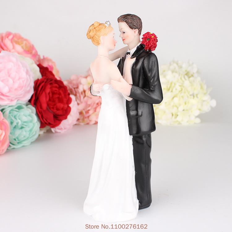Wedding Romantic Bride and Groom Toppers Couple Figurine Marriage Funny Cake Toppers Dolls for Wedding Cupcake Decoration New