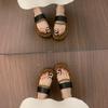 Retro niche casual thick-soled set of toe slippers for women's summer wear, not tired feet French fashionable beach cool slippers