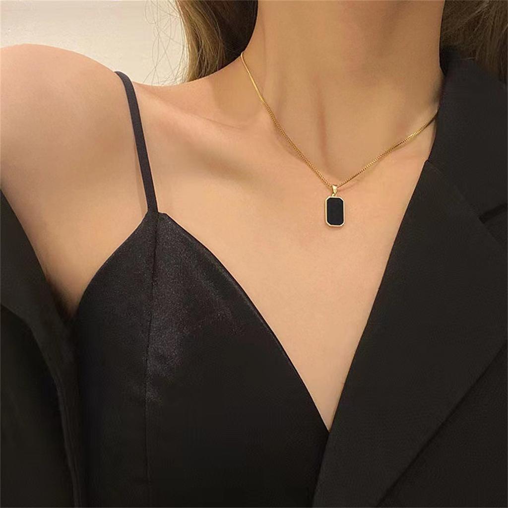Black Pendant Geometric Square Necklace For Women, Unique And Design, Clavicle Chain.