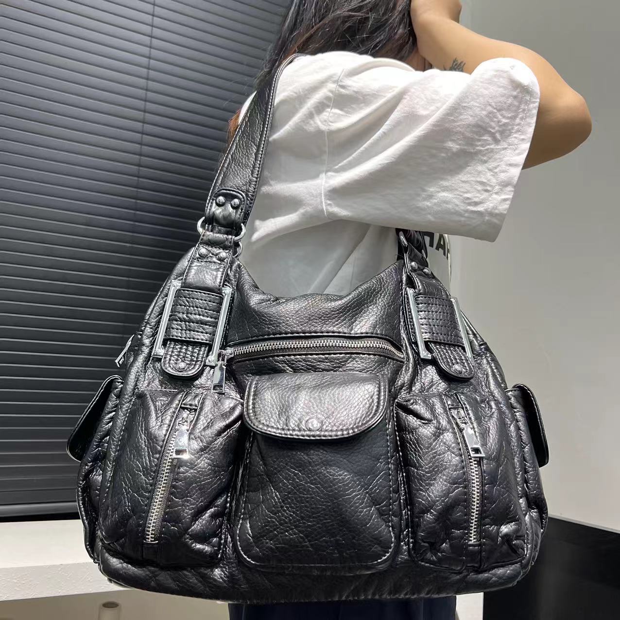 

Женская многокарманная сумка-локомотив Spice Girls, большая вместимость, стираная, на плечо, через плечо чёрный