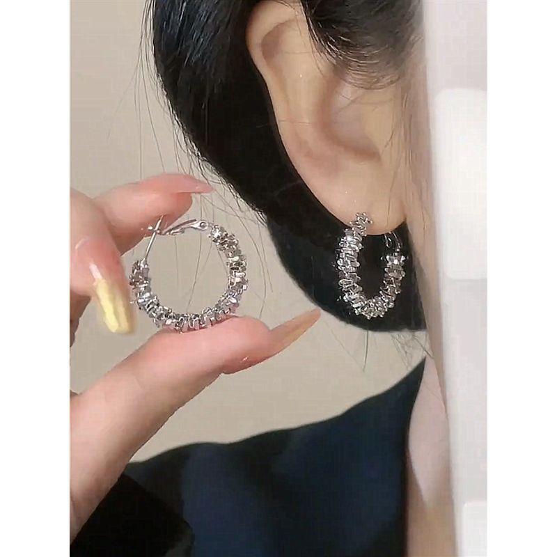 Gold Small Pieces of Silver Unique Hoop Earrings Female Special Interest Light Luxury Fancy Stud Earrings 2024 New Arrival Best Selling Earrings