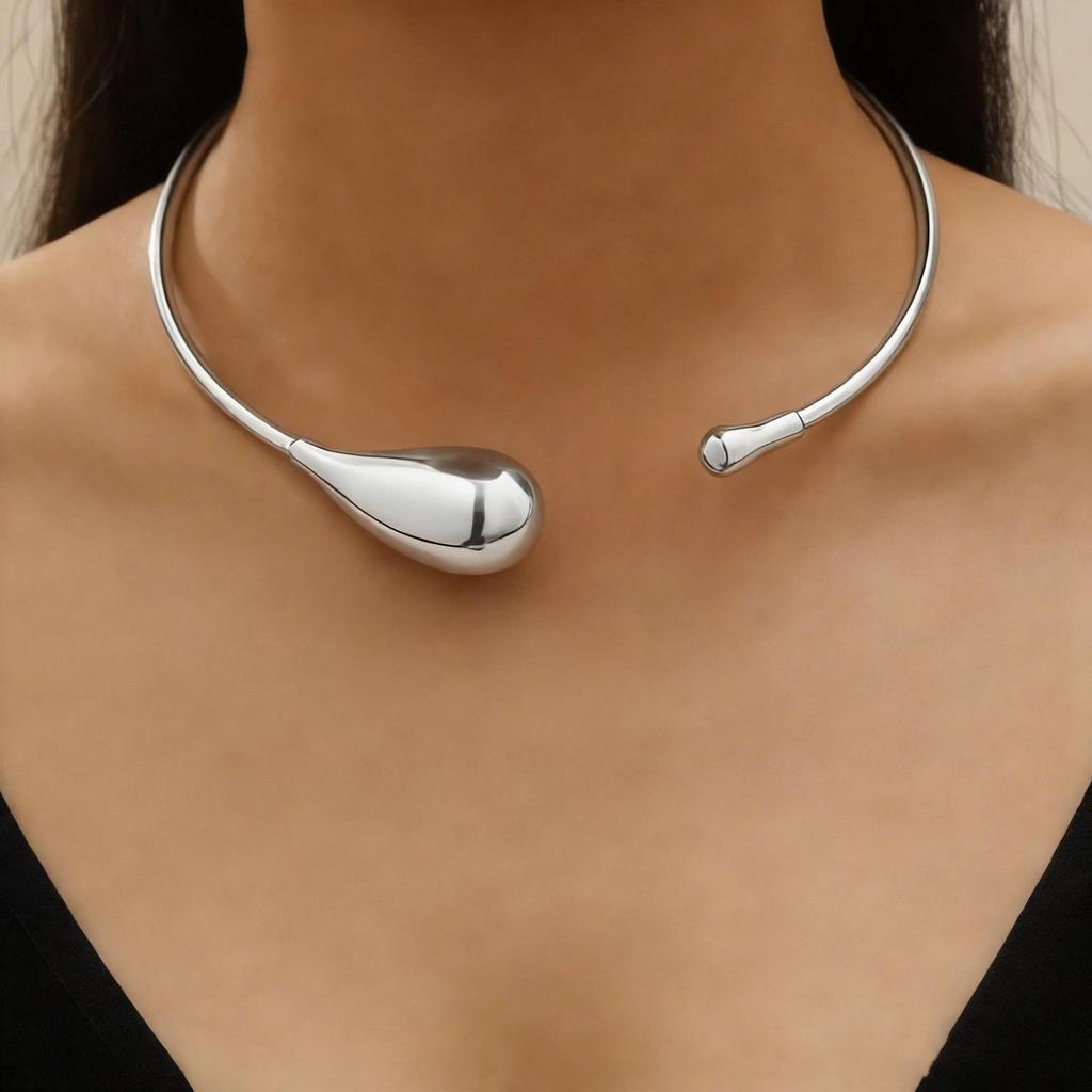 Elegantes geometrisches Wellen-Choker: Europäische & Amerikanische Halskette für Frauen