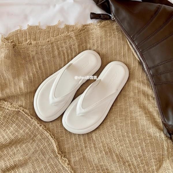 Spot Second Hair! Fashion Versatile New Stepping On Shit Feeling Beach Vacation Thick-bottomed Flip-flops Women's Sandals Wear Summer