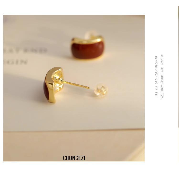 2023 Red Enamel Oil Painting Stud Earrings: New Retro Hong Kong Style Holiday Accessory