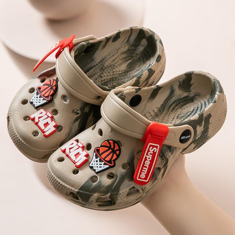 Summer children's slippers cool slippers boys and girls bathroom non-slip baby hole shoes children cute cartoon