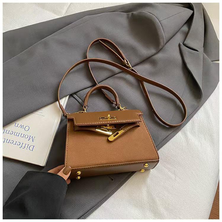 

Женская сумка Kelly 2025 Осень/Зима Кроссбоди Сумка на плечо - Высококлассная деловая маленькая квадратная сумка