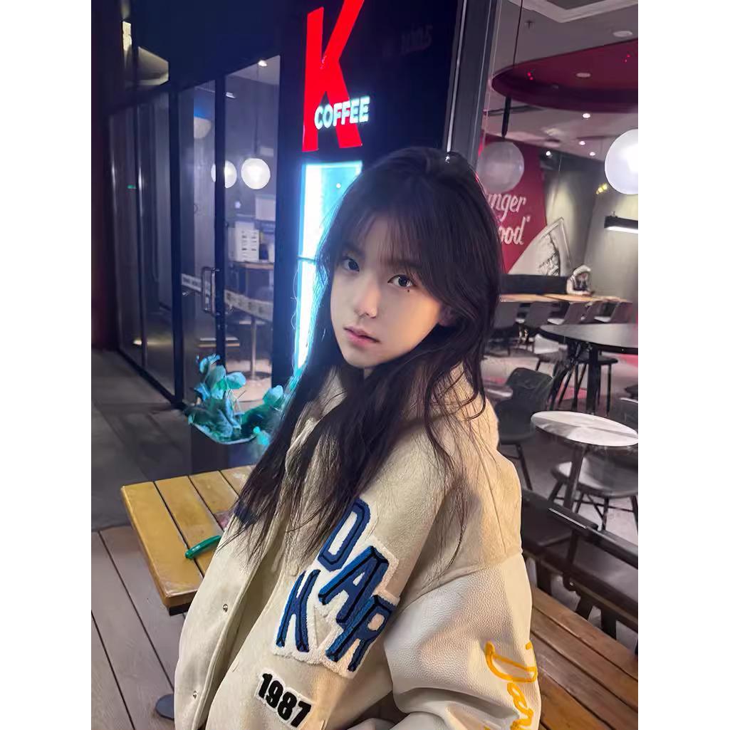 

Women s 2025 Spring Flocked Embroidered Baseball Jacket - Trendy High Street Design L абрикосовий