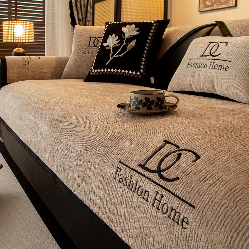 

Off-White Sofa Cushion Light Luxury Modern High-End Sofa Cover All-Season Chenille Non-Slip Seat Cushion Backrest Towel 70*70cm