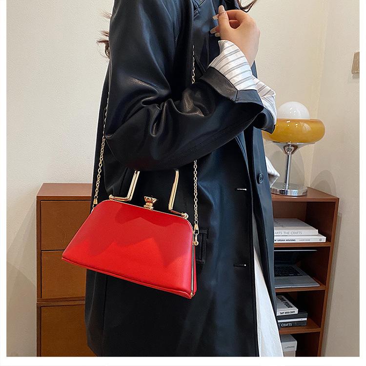 

New European and American Fashion Retro Handheld One Shoulder Chain Dinner Bag PU