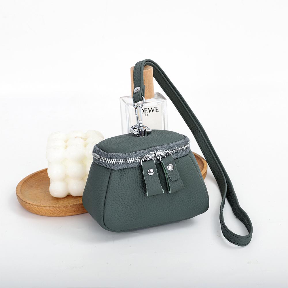 Compact Top-Grain Cowhide Coin Purse: Stylish Necklace Pouch for Lipstick, Makeup, or Earphones