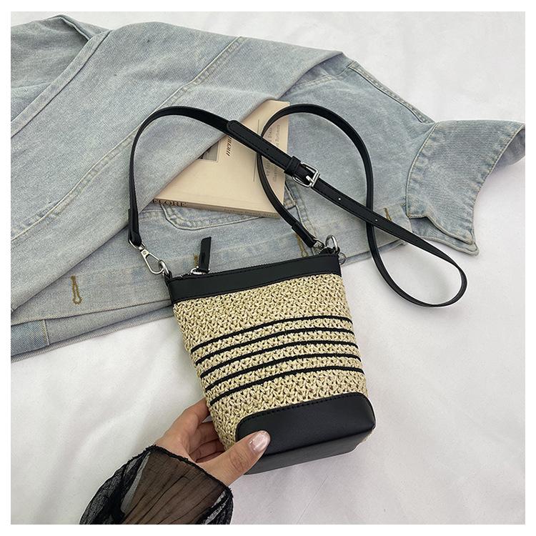 

Korean version of niche straw-woven one-shoulder oblique span women s bag 2025 summer new fashionable versatile bohemian wind bucket bag чёрный