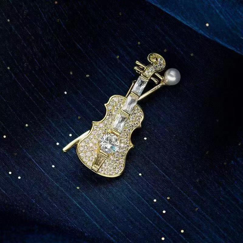 High-End Rhinestone Violin Brooch – Elegant Fashion Accessory for Women