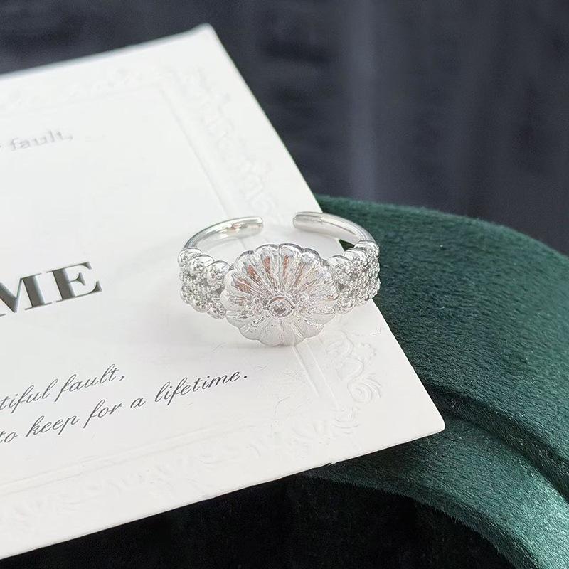 

French Retro Personality Irregular Texture Sunflower Opening Ring Niche Light Luxury High Sense Stacked Ring Woman Adjustable opening