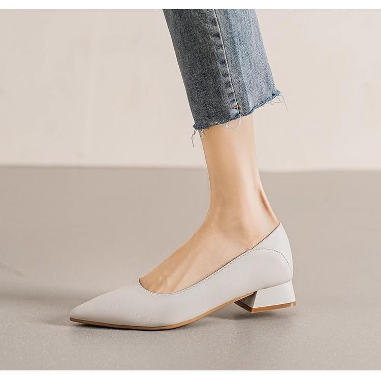 Vielseitige flache schwarze professionelle High Heels Damen Frühling und Sommer 2025 neues Temperament spitze Zehenpartie flacher Ausschnitt weiches Leder Arbeitsschuhe