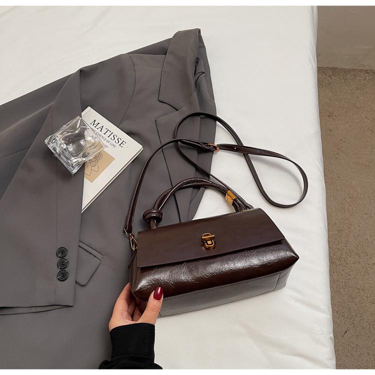 

Premium commuter women s bag 2025 new versatile shoulder underarm handbag retro messenger bag