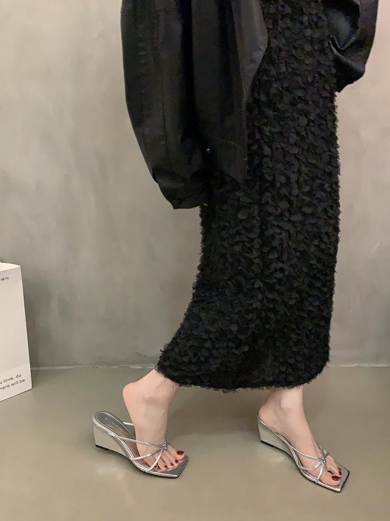 Leopardenmuster neu mit modischer französischer Oberbekleidung 2025 Rock schöne High Heels coole Slipper Keilabsatz Sommer Nischensandalen