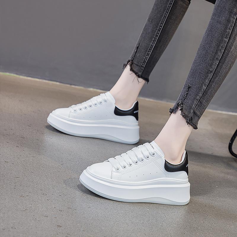 Women's 2026 autumn and winter new simple and versatile leather velvet warm muffin platform sports and leisure shoes
