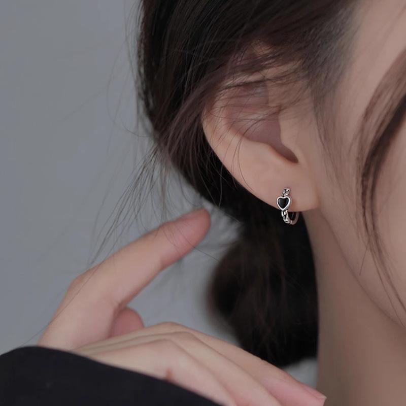 Love Heart Earrings Light Luxury Niche Design Sense Earrings Pure Female Trendy Gift Elegant Lady's Accessories Classic Jewelry Autumn Earrings Tide