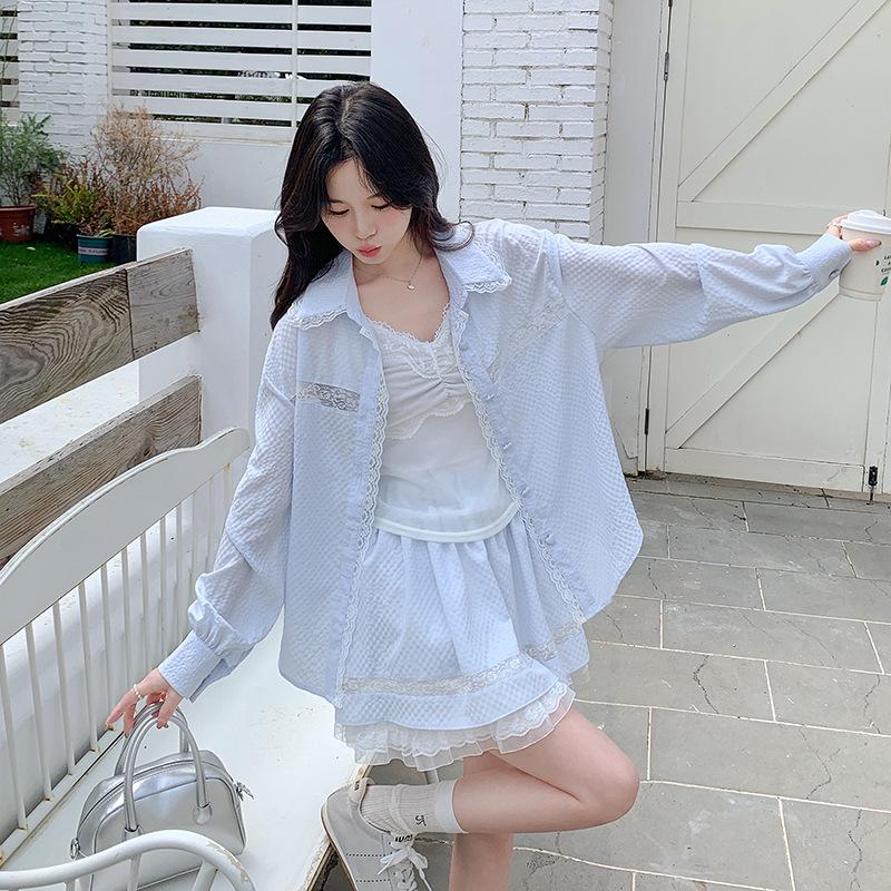 

Повседневный комплект-тройка из кружева в стиле пэчворк весна/лето 2025: Свободная рубашка, майка-камисоль, мини-юбка (XZ138) S 90-105 jin