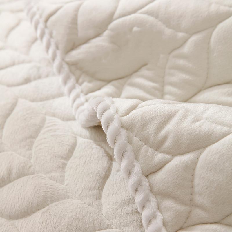 Universal Living Room Sofa Cover Protection Plush Sofa Towel Cushion Velvet Sofa Cushion Cover Non-Slip Thickening Four Seasons