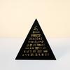 Ornement Pyramide en Cristal Hiéroglyphes Égyptiens Anciens Décor Inspiré de la Culture Historique pour Collection Cadeau Ornement de Maison en Verre