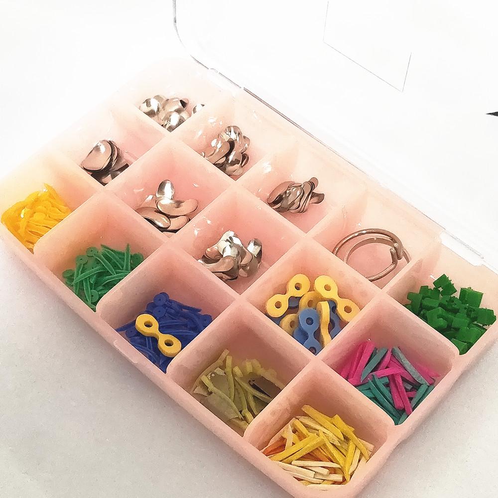 Dental Metal Matrice Wedges კომპლექტი Matrix Ring Delta Rubber Elastic Wedge პლასტიკური ხის სოლი მატრიცის დამჭერი რგოლის დისტრაქტორი