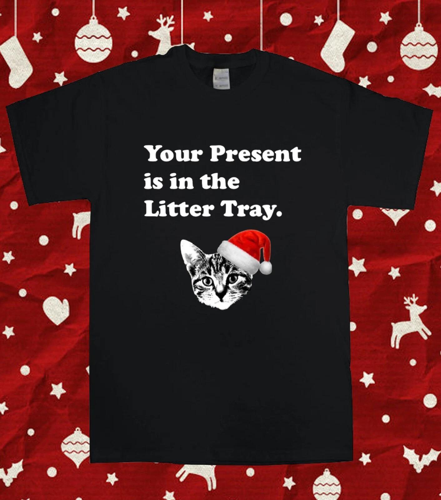 Funny Tabby Cat in a Santa Hat Litter Tray Unisex Christmas T-Shirt 3XL