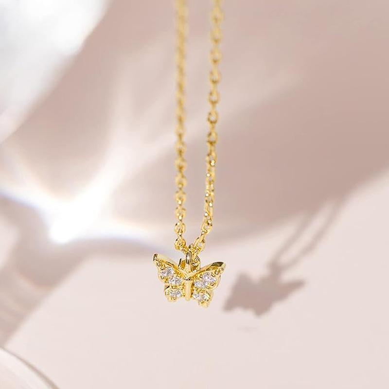 Ladies' Exquisite Butterfly Pendant Necklace, Embellished with Round Synthetic Zircon, Minimalist and Elegant Jewelry, A Gift for Her
