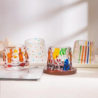 Handmålat roterande glas med underlägg färg vattenglas dekompressionsgyroglas tumlare whiskyglas