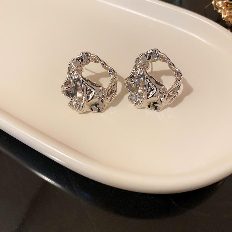 High-End European & American Metal Water Drop Ear Clips - No Piercing, Cool Autumn/Winter Style