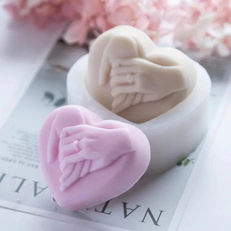 Top Quality Love Hand in Hand Candle Mold Gypsum Grinding Tool Heart Shaped Chocolate Wedding Cake Candle Silicone Mold