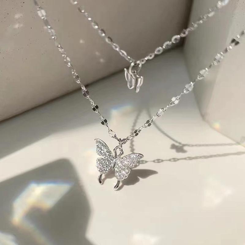 Fashionable Women's Necklace with Butterfly Pendant Stylish Double Layer Clavicle Chain Accessory for Fashionistas