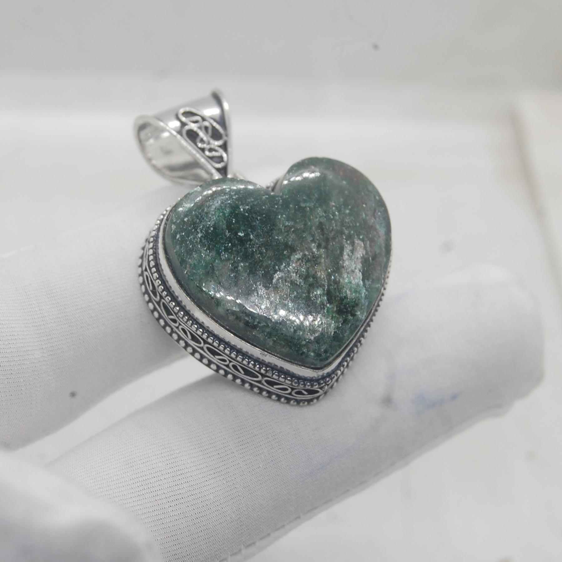 

Серцеподібний Арфведсонітовий Камінь для Долоні Підвіска зі Стерлінгового Срібла 925 Проби, Дизайнерський Серцеподібний Камінь для Долоні Весільний Подарунок Обручка