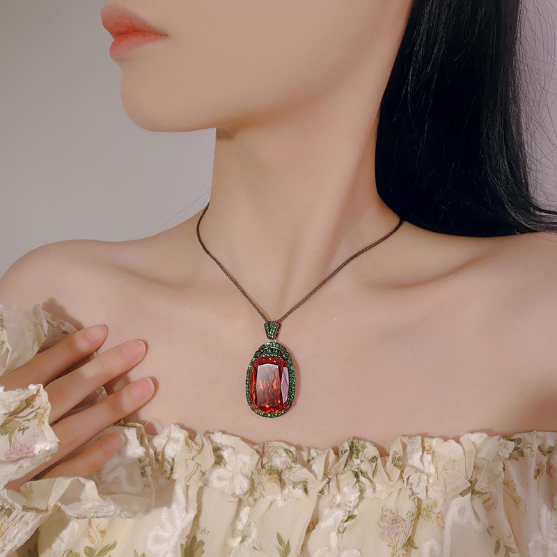 Jewelry Copper Bottom Gold-Plated Simulation Para Green Black Gold Personalized Pendant Necklace Main Stone 20 * 28