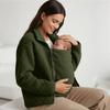 Manteau d'hiver chaud en peau de mouton unie à col roulé ample pour femme