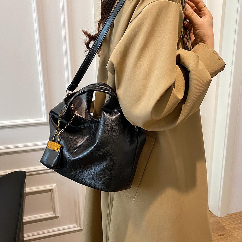 Niche Design Bucket Bag Women's 2025 New Autumn Retro Fashion Foreign Style Fashion Handbag Messenger Bag