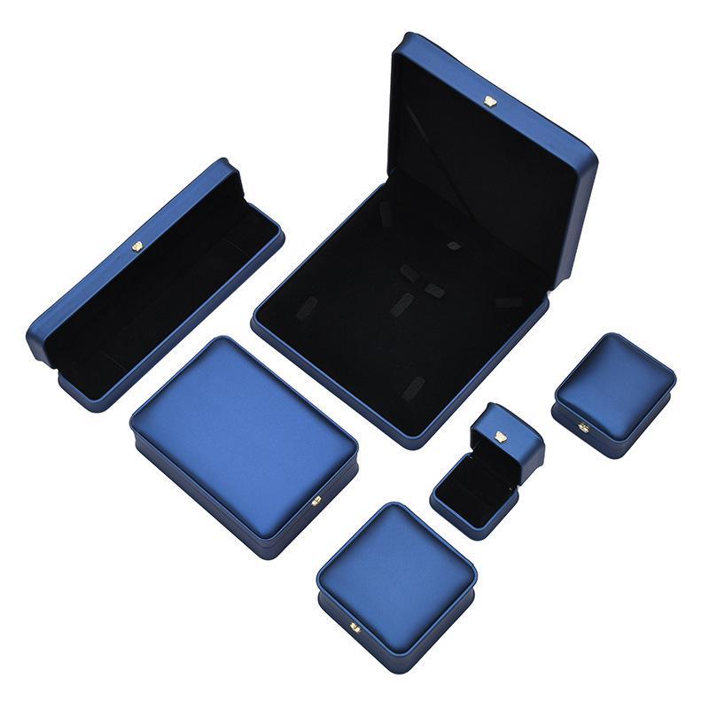 

Элегантная закругленная шкатулка с застежкой в виде короны для колец, подвесок, браслетов, ожерелий и жемчуга