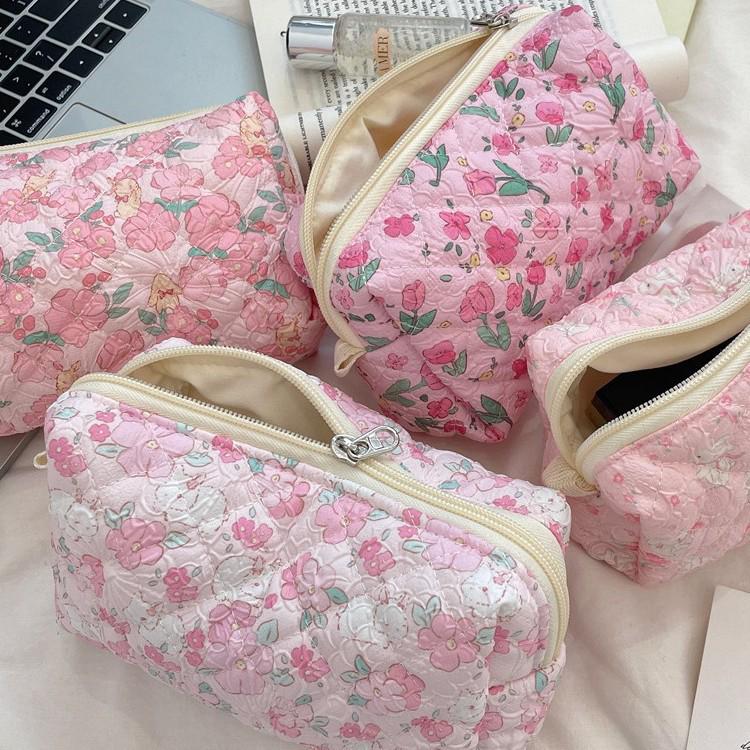 Fresh Quilted Girls' Cosmetic Bag: Large Capacity, Cute Storage, Zippered Pencil Case