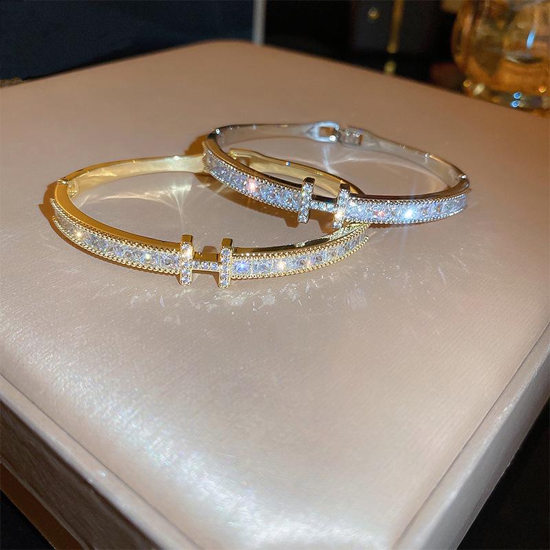 Elegant Zircon Letter Buckle Bracelet: Shiny, Minimalist, Luxury Bangle for a Versatile and Sophisticated Style