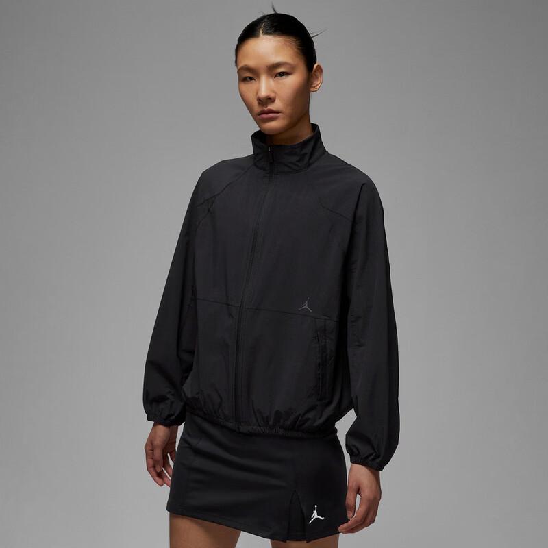 Nike Women s Lightweight Outdoor Jacket S