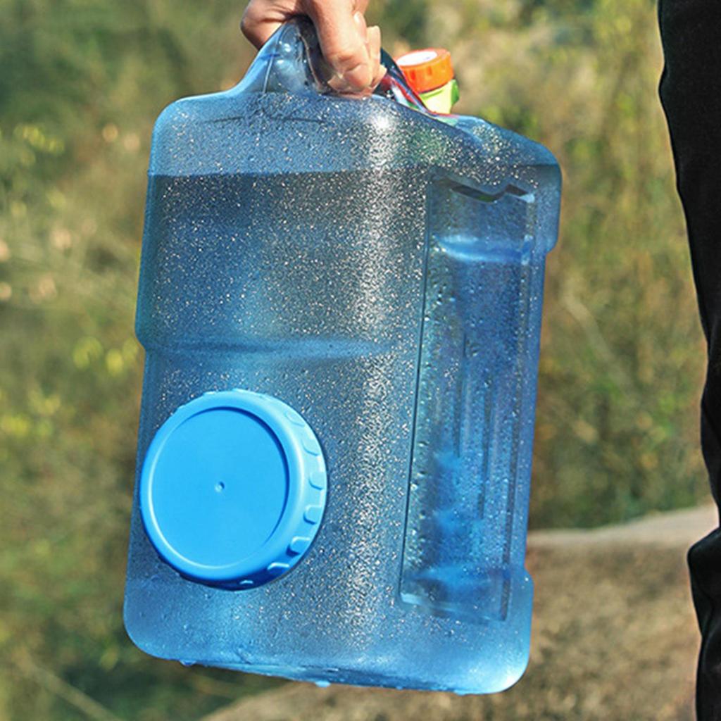 Wasserkanister für Familienausflüge und Reisen