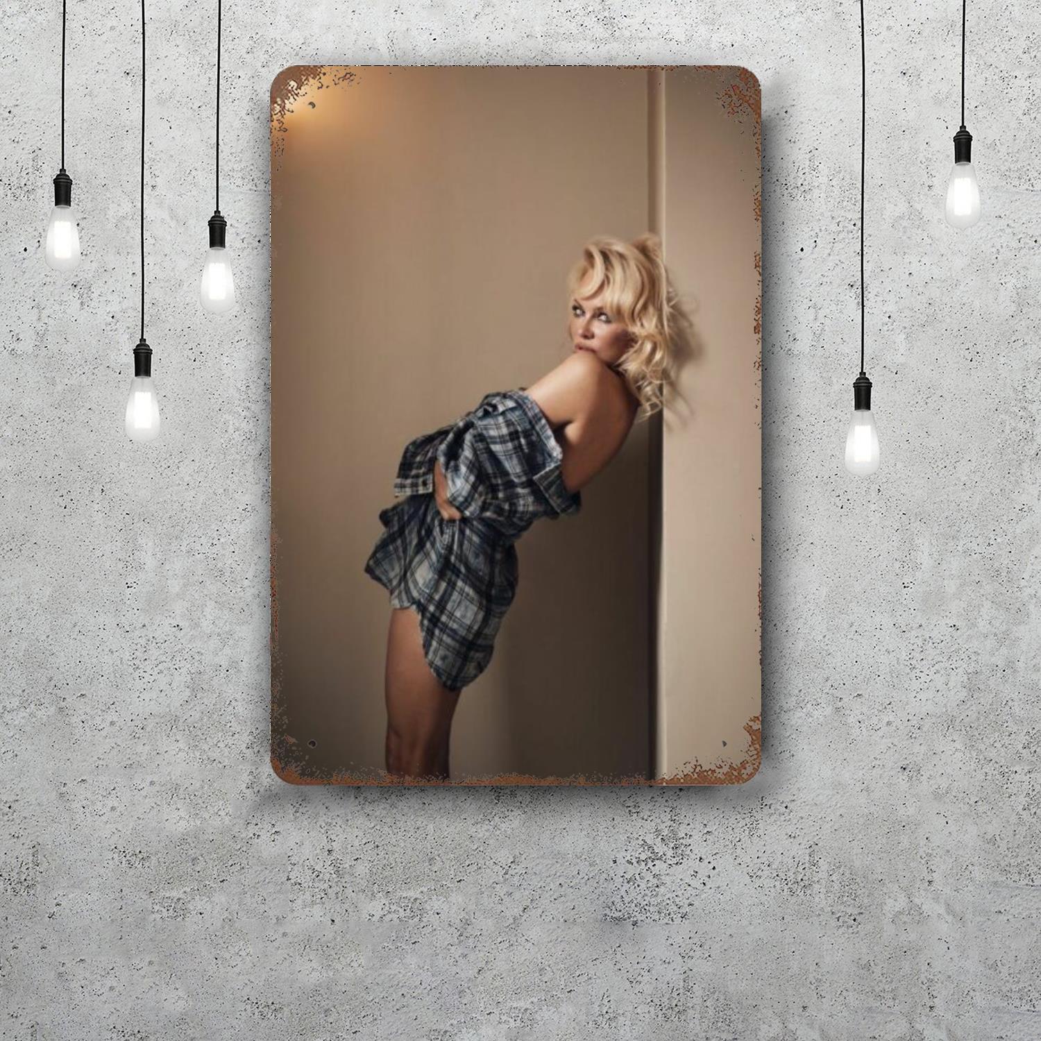 

pam anderson Decor Poster Vintage Tin Sign Metal Sign Decorative Plaque for Pub Bar Man Cave Club Wall Decoration 20x30cm（7.8x11.8inch）