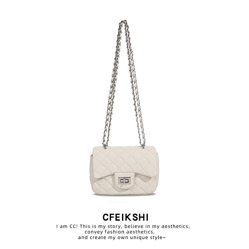 

Фирменный магазин Cfeikshi Продвинутый стиль Изящная вышивка Цепочка Квадратная сумка-слинг Повседневная Универсальная Наплечная Маленькая сумка Женская White