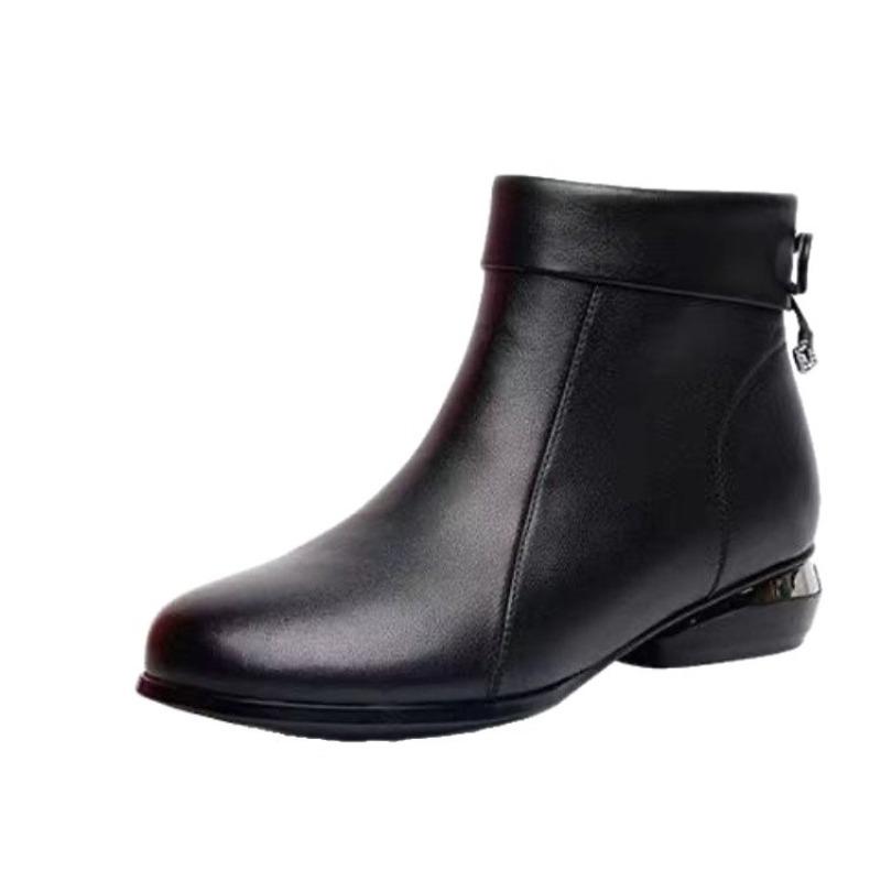 Soft-soled shoes, small short boots, women's autumn new single boots, low-heeled winter fashion velvet warm fashion boots