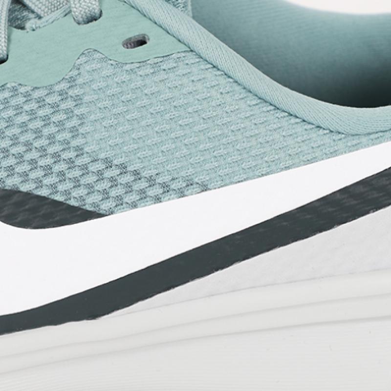 Nike Revolution 8
